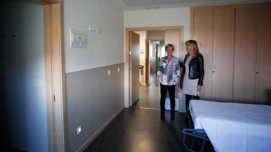 María José Suárez y Graciela Blanco, ayer, en una de las habitaciones que se ocuparán a partir del lunes.