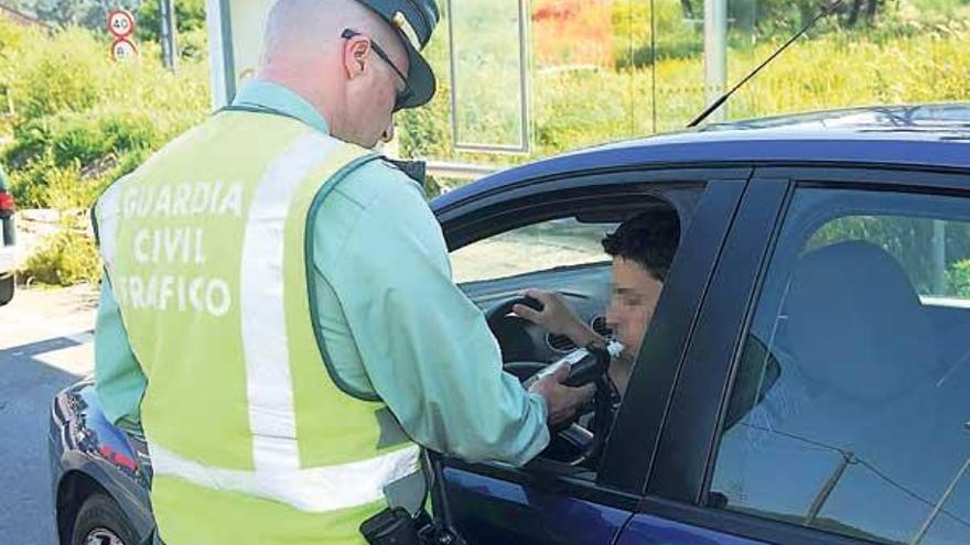 Tráfico generaliza los controles de drogas en las carreteras pontevedresas durante todo el verano