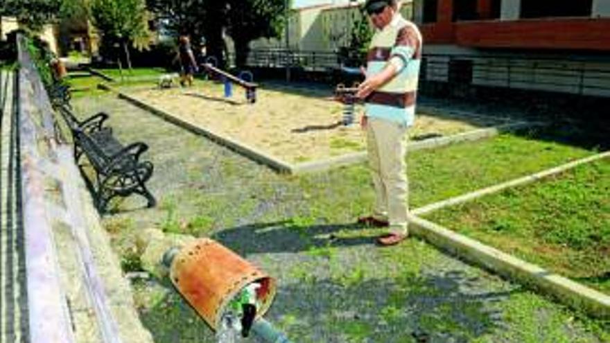 Vecinos de La Data se quejan de la suciedad de los parques