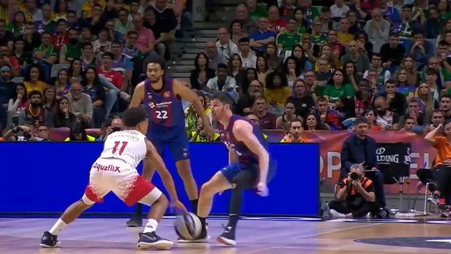 Taylor baila a su defensor y desata la locura en la grada