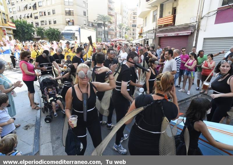 Desfile de peñas y toro fiestas Sant Pere