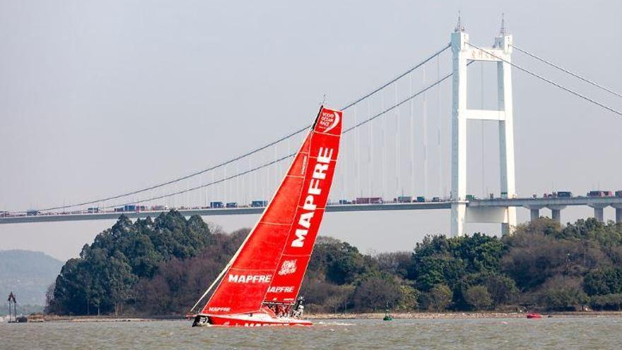 El Mapfre sigue recortando millas y ya es segundo