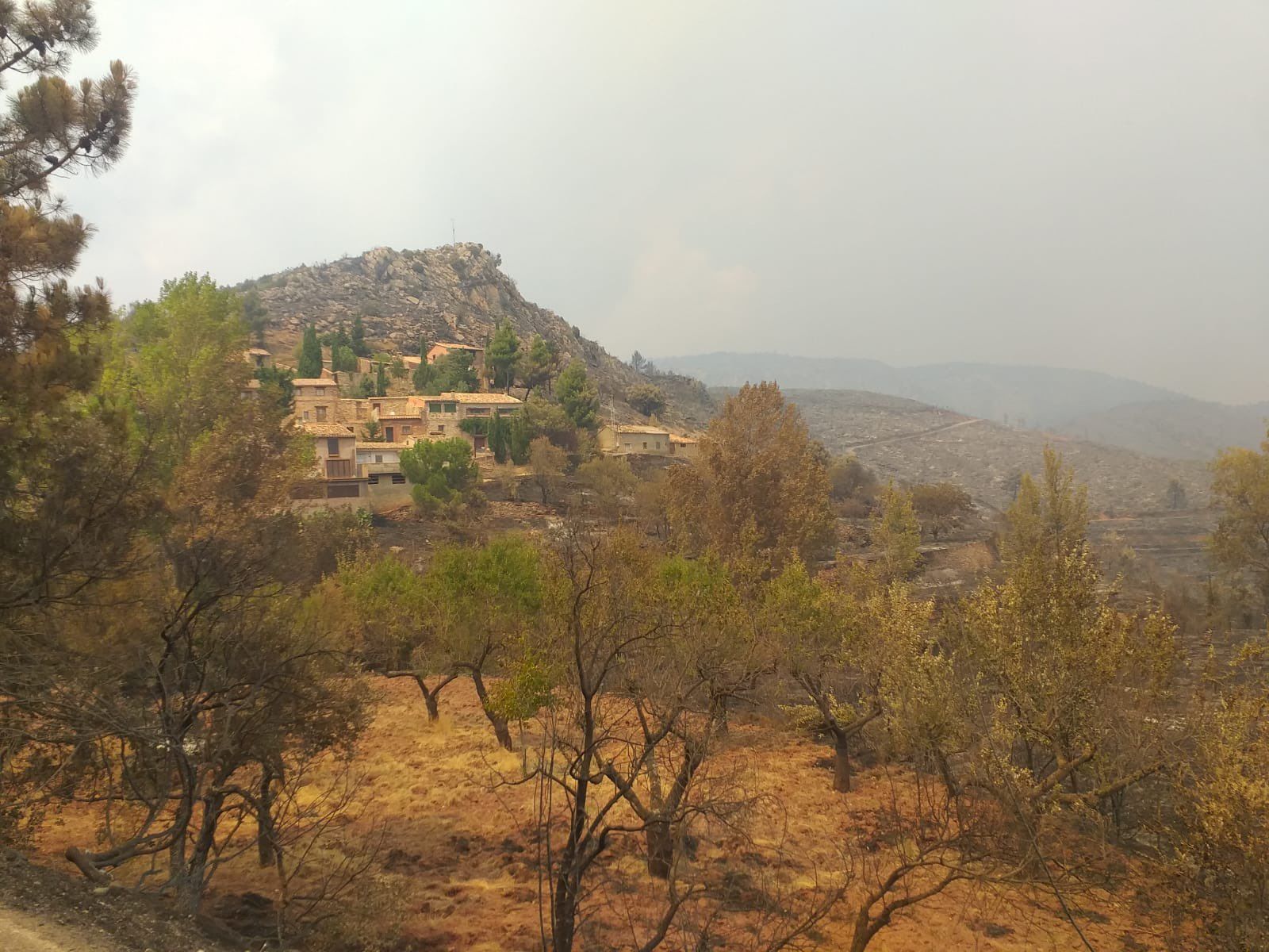 Así se encuentran las calles de Bejís tras ser evacuado por el incendio