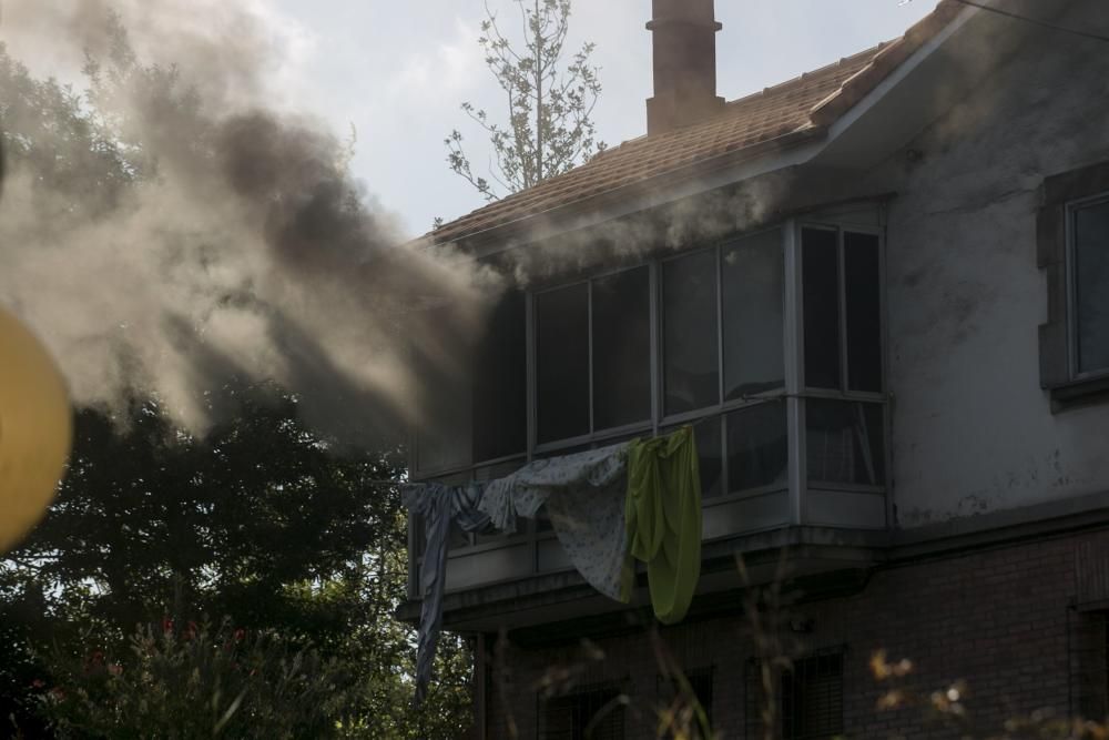 Incendio en un caserón de Jardín de Cantos, en Avilés