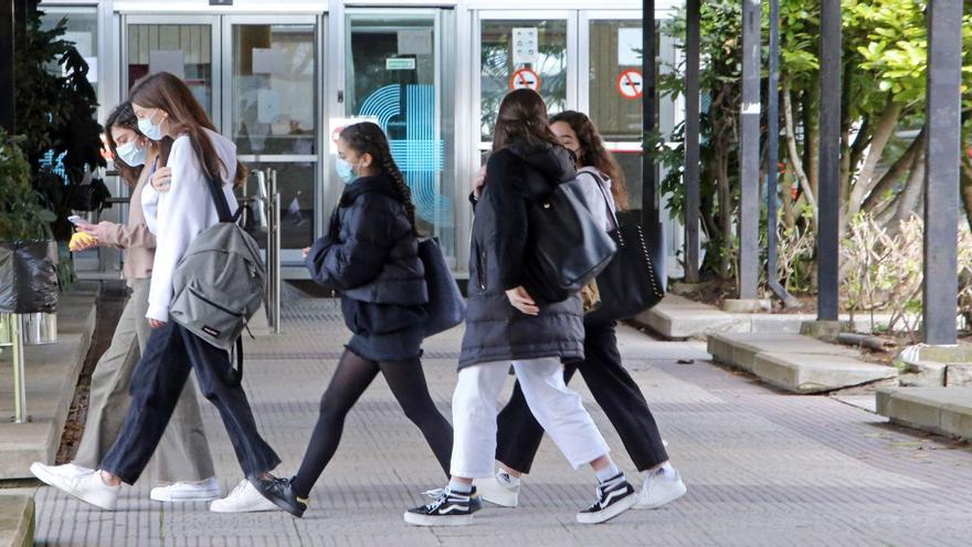 Un grupo de alumnas, en la Facultad de Filología y Traducción.