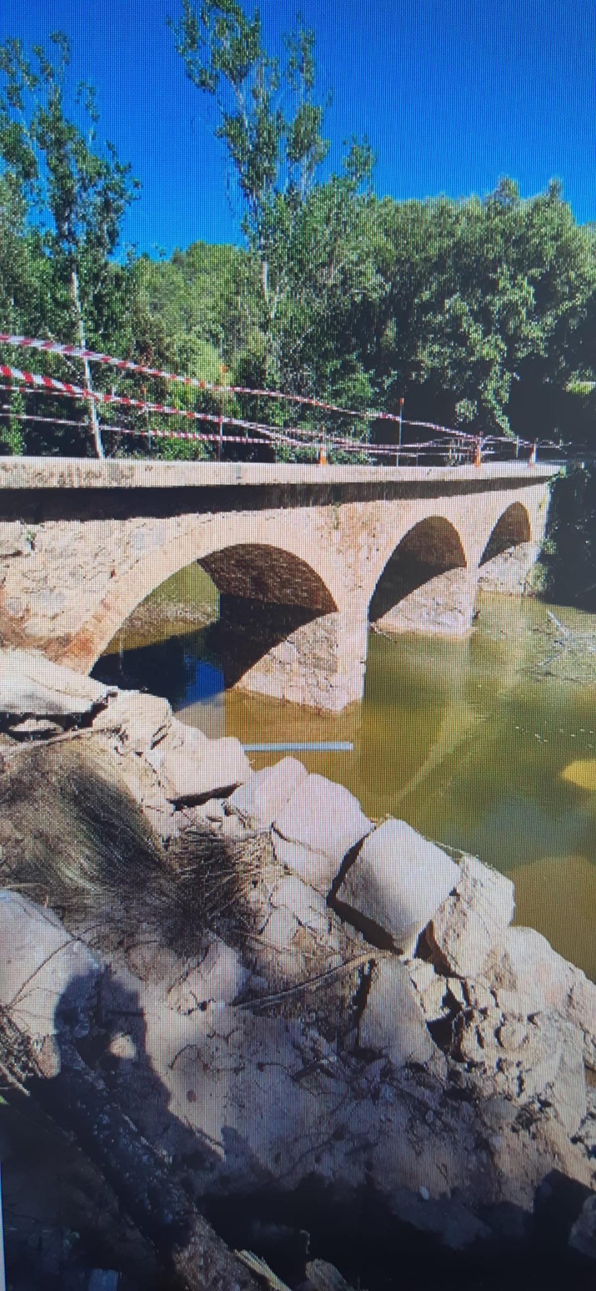 El pont del Molí del Vilaró de Puig-Reig, sense barana