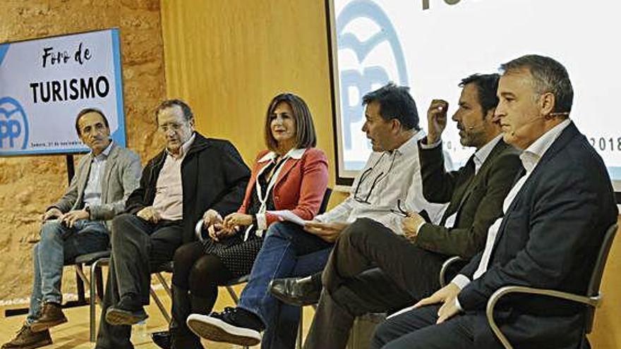 Asistentes al Foro de Turismo del PP, celebrado ayer.