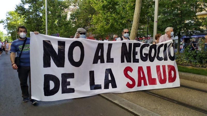 Manifestación en contra del hospital privado