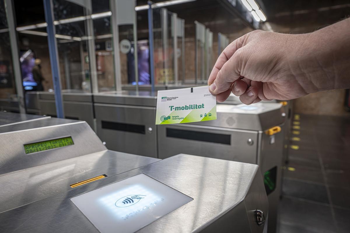 ¿Qué sentido tiene un servicio digital como la T-mobilitat si no funciona cuando más lo necesitas? ¿Qué sentido tiene un servicio digital como la T-mobilitat si no funciona cuando más lo necesitas?