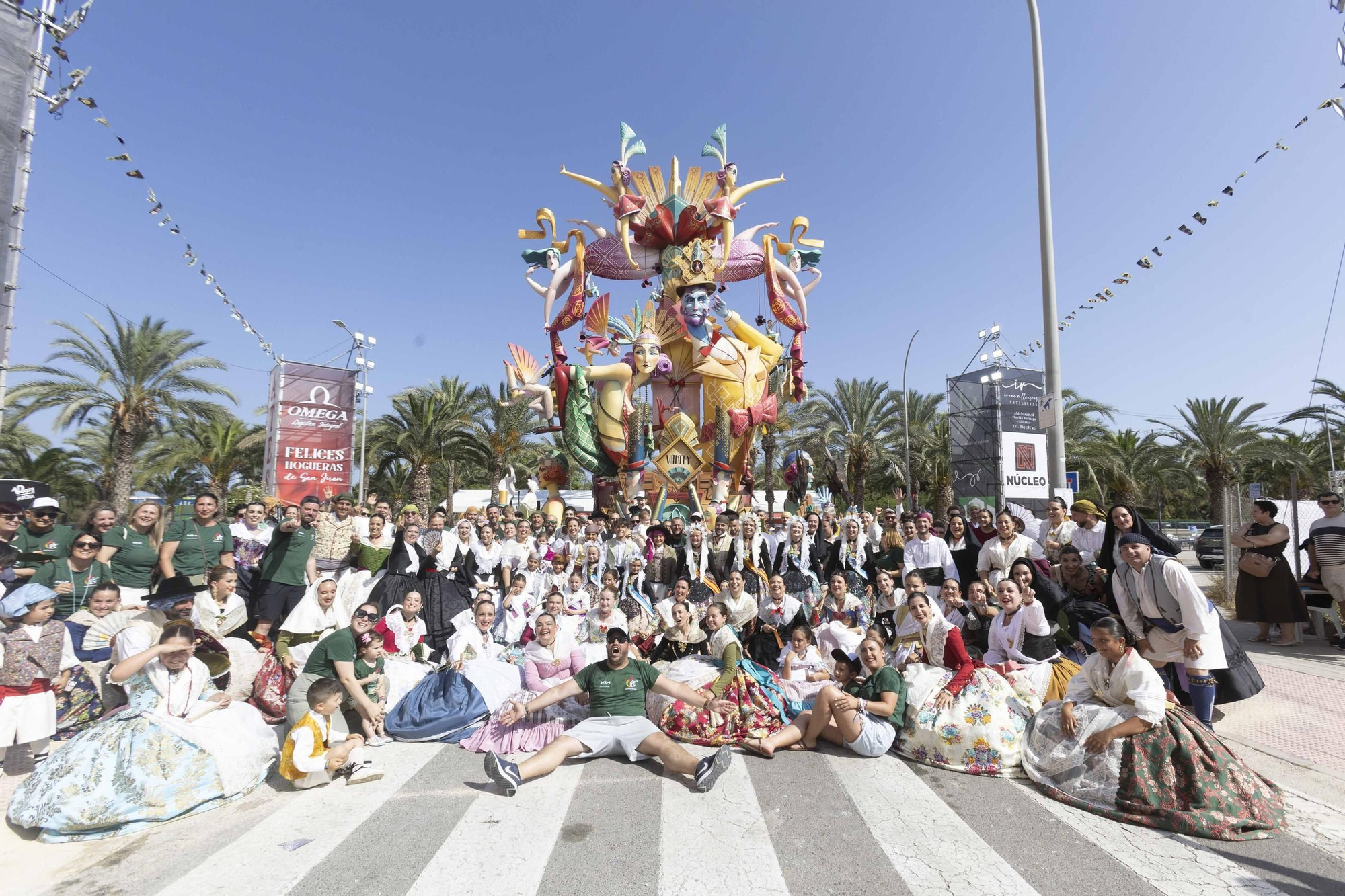 Baver - Els Antigons gana por primera vez el premio a la mejor hoguera de Alicante
