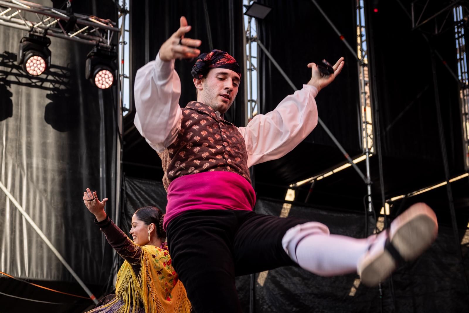 En imágenes | Los ganadores del Certamen de jotas bailan y cantan ante la Virgen