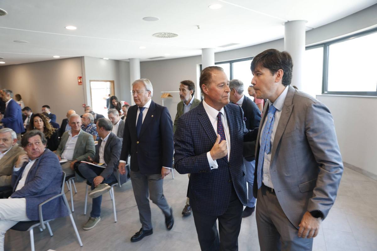 Inicio del plenario de la Cámara de Comercio de Gijón en donde se elegirá a Félix Baragaño como presidente.