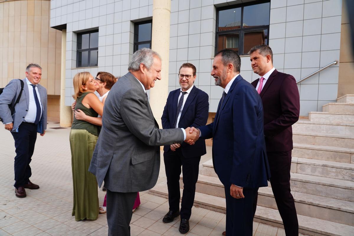 Jordi Hereu visita la sede de la patronal cerámica