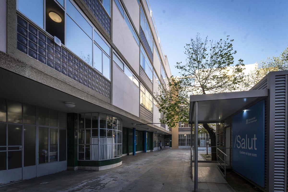 El edificio que alberga el ambulatorio del Raval Nord, en Barcelona, declarado Bien Cultural de Interés Nacional.