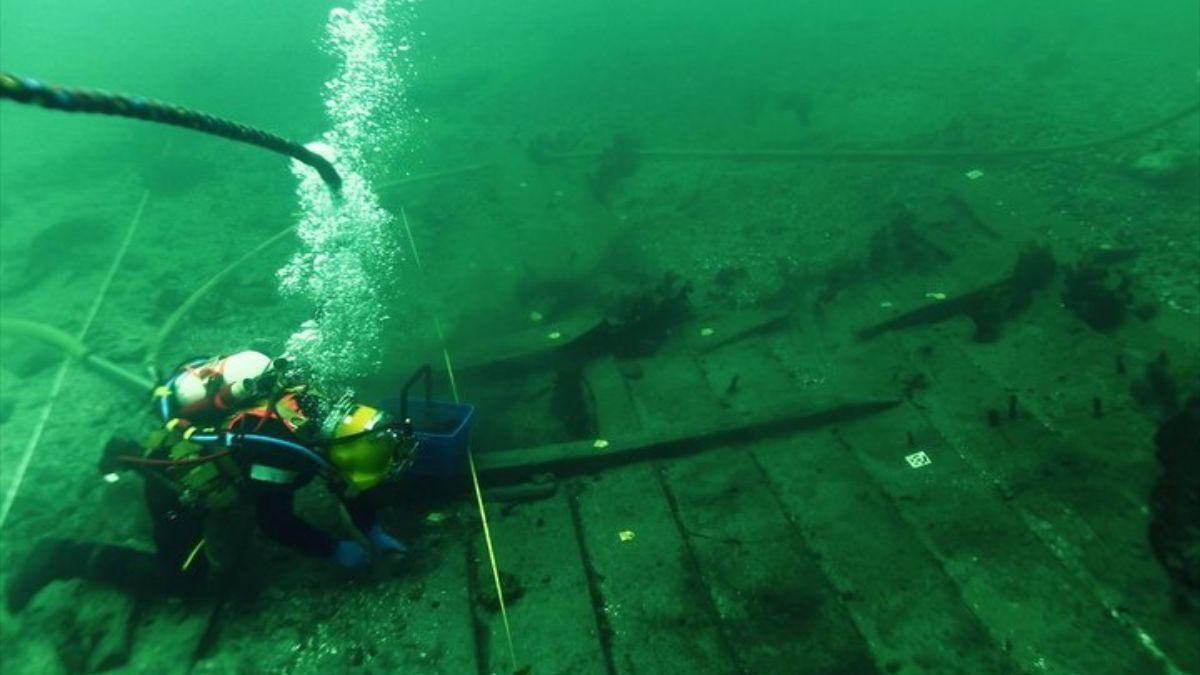 Arqueólogos descubren a 13 metros de profundidad el mayor barco mercante medieval jamás documentado.