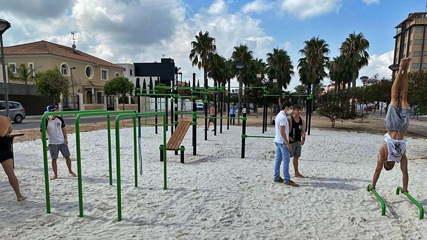 El parque de calistenia en el Passeig Bernat Guinovart.