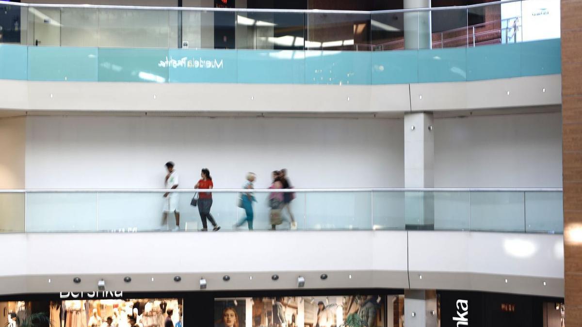 El local de Grancasa donde se abrirá el Primark, que ahora permanece tapiado para el desarrollo de las obras.