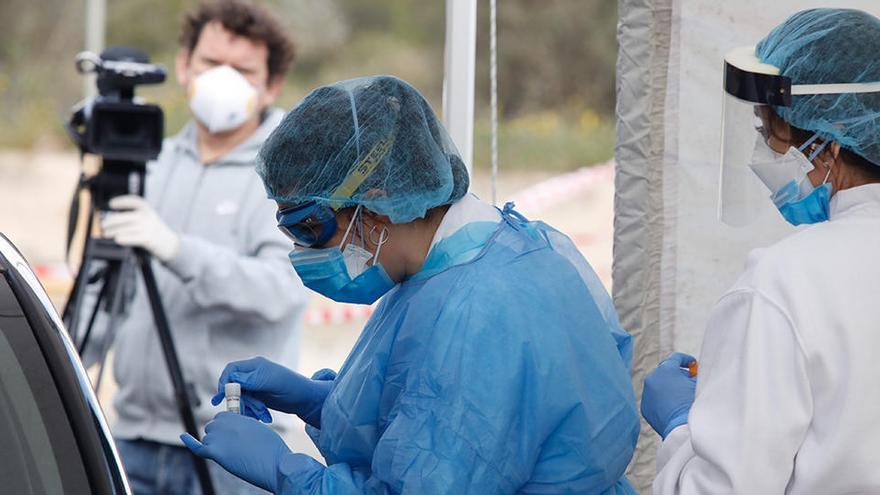 Primeras PCR hechas en la carpa de la UVAC exprés.