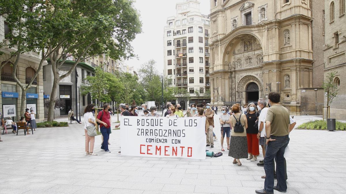Protesta contra la reforma de la plaza Santa Engracia.