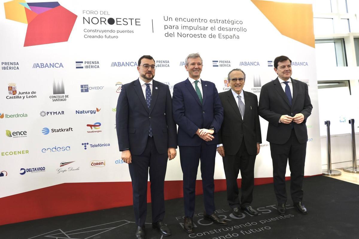 Por la izquierda, Adrián Barbón, Alfonso Rueda, Javier Moll y Alfonso Fernández Mañueco.