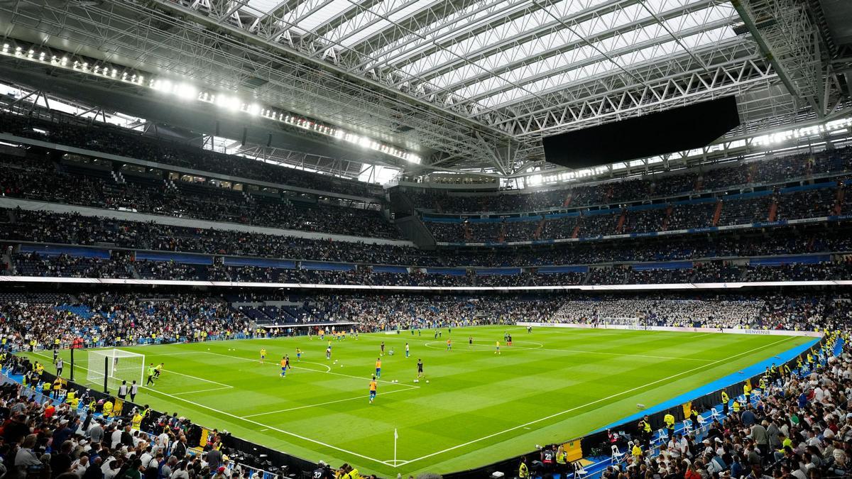 El Santiago Bernabéu, con el techo cubierto