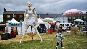 Mil y un espantapájaros en el festival de Durrow (Irlanda)