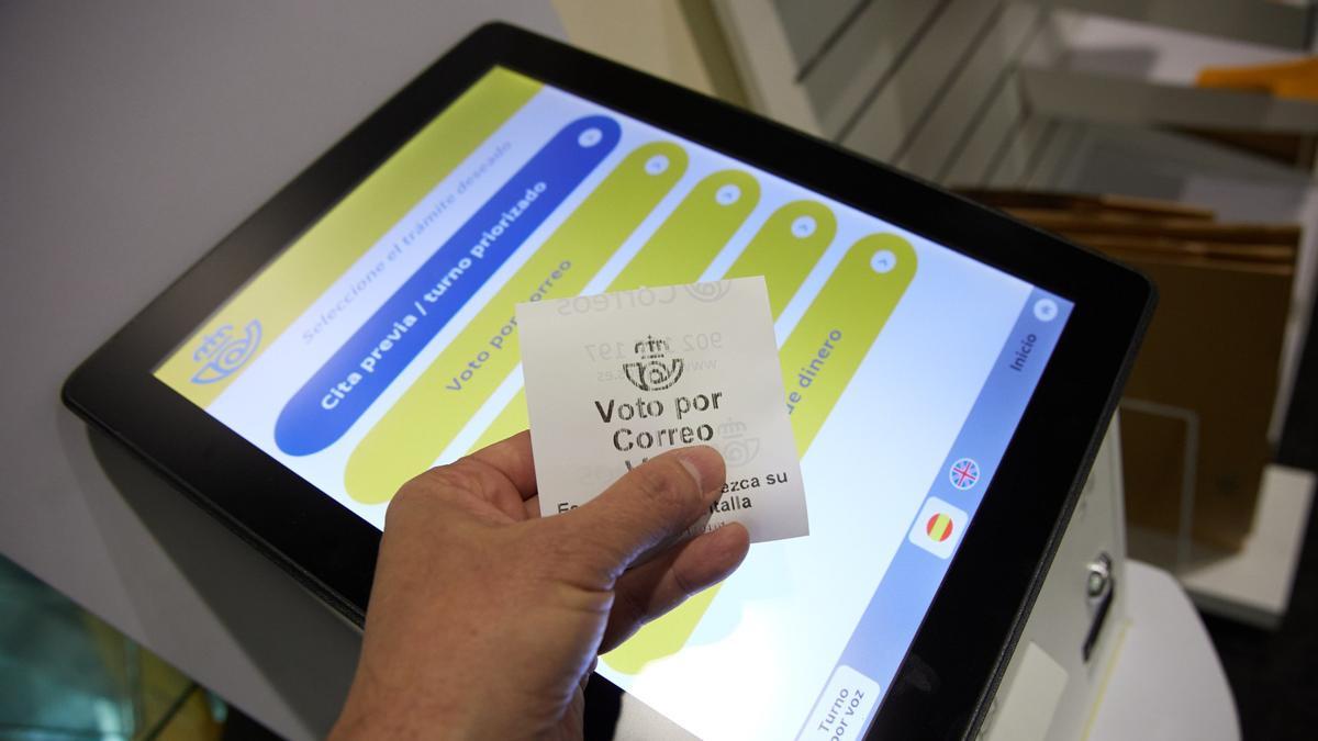 Com pots demanar el vot per correu per internet per a les eleccions generals i evitar les cues a Correus