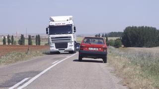 La carretera zamorana de la discordia, entre La Bóveda de Toro y Cañizal