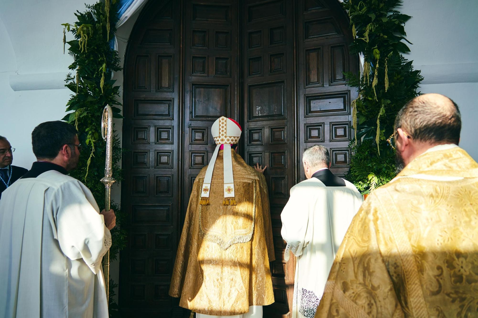 La patrona de Cáceres abre su Año Jubilar con cientos de devotos en el santuario