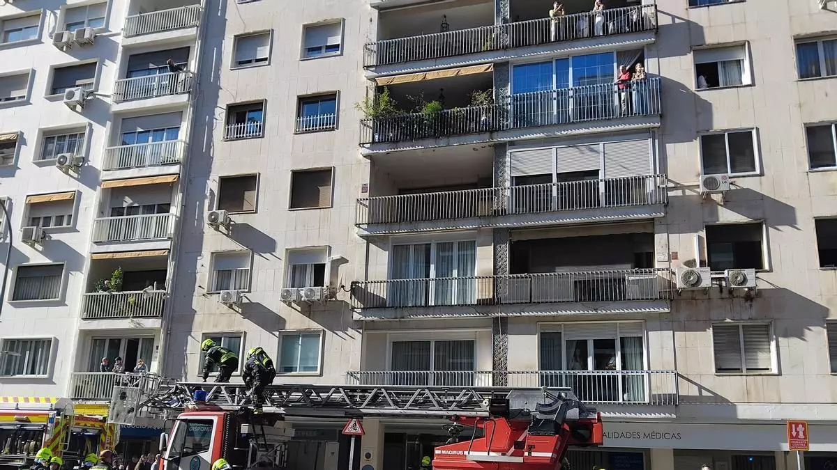 Susto en Los Remedios: amplio despliegue de los Bomberos por un aviso de humo en una vivienda de República Argentina