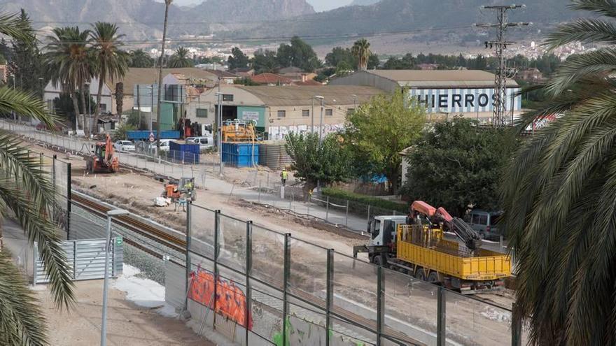 Las obras avanzan en la zona de la Senda de Los Garres, donde laspantalladoras están haciendo el muro subterráneo.