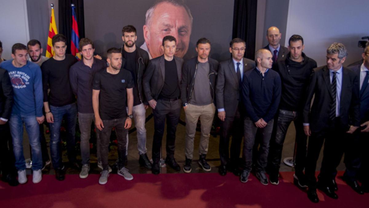 La plantilla visitó el Memorial Johan Cruyff el martes