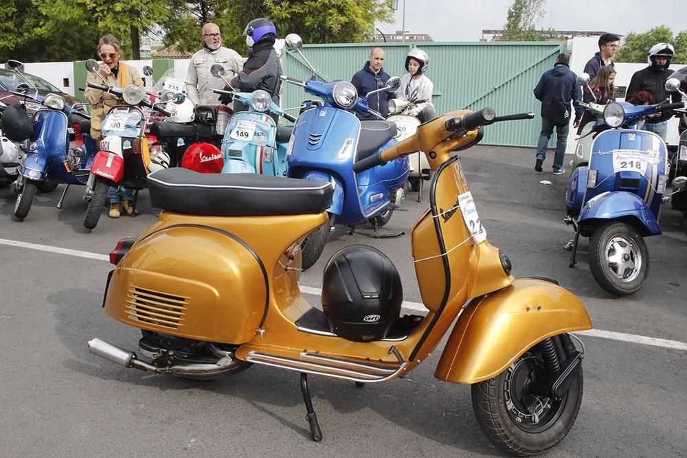 Un enjambre de Vespas toma Córdoba