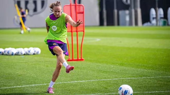 Caroline Graham Hansen: "Siempre hay ganas de jugar contra el Real Madrid, es nuestro gran rival"