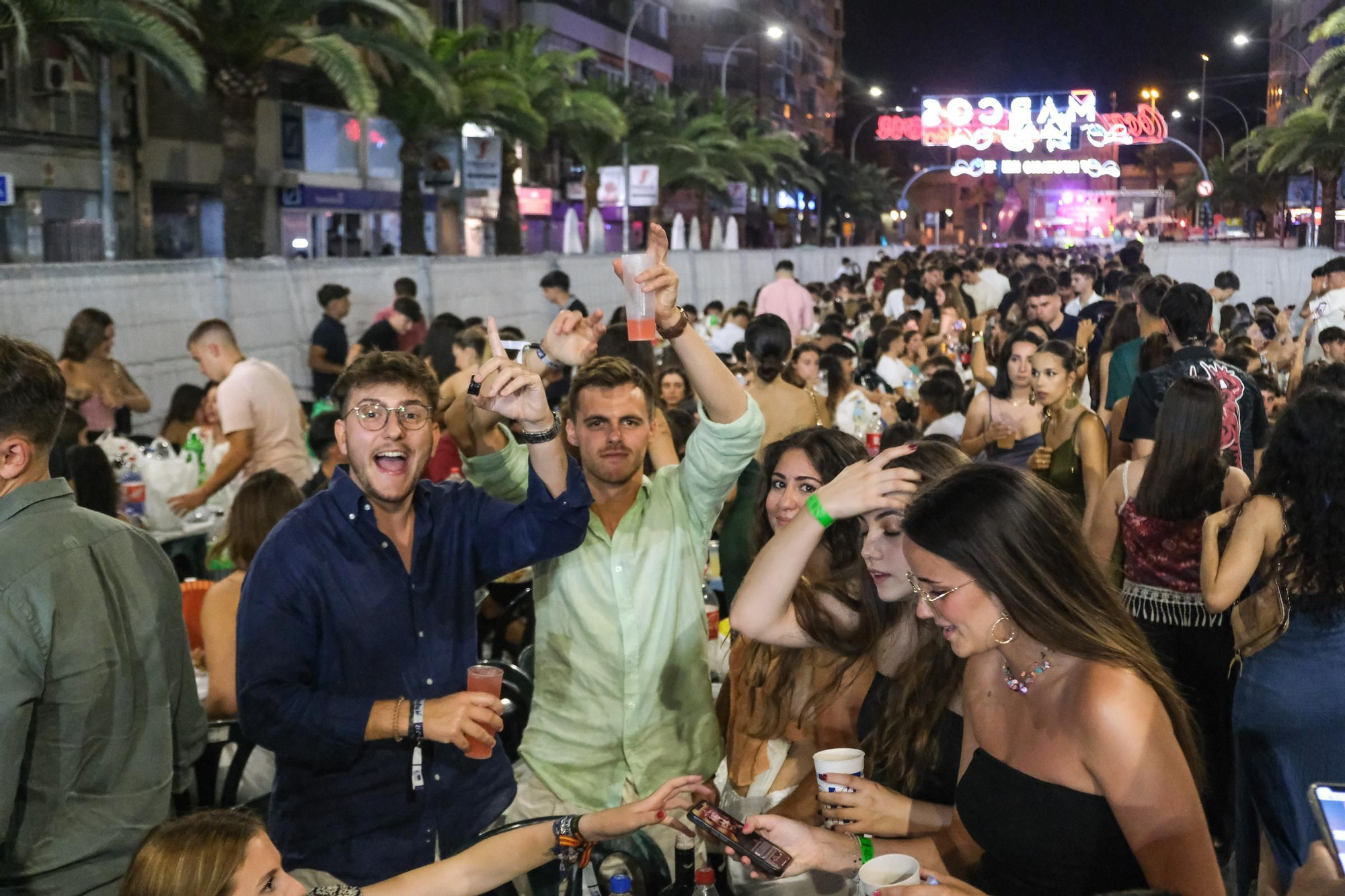 Galería de fotos: así es salir de fiestas en Hogueras de Alicante
