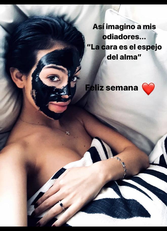 Georgina Rodriguez con mascarilla negra, mensaje a haters