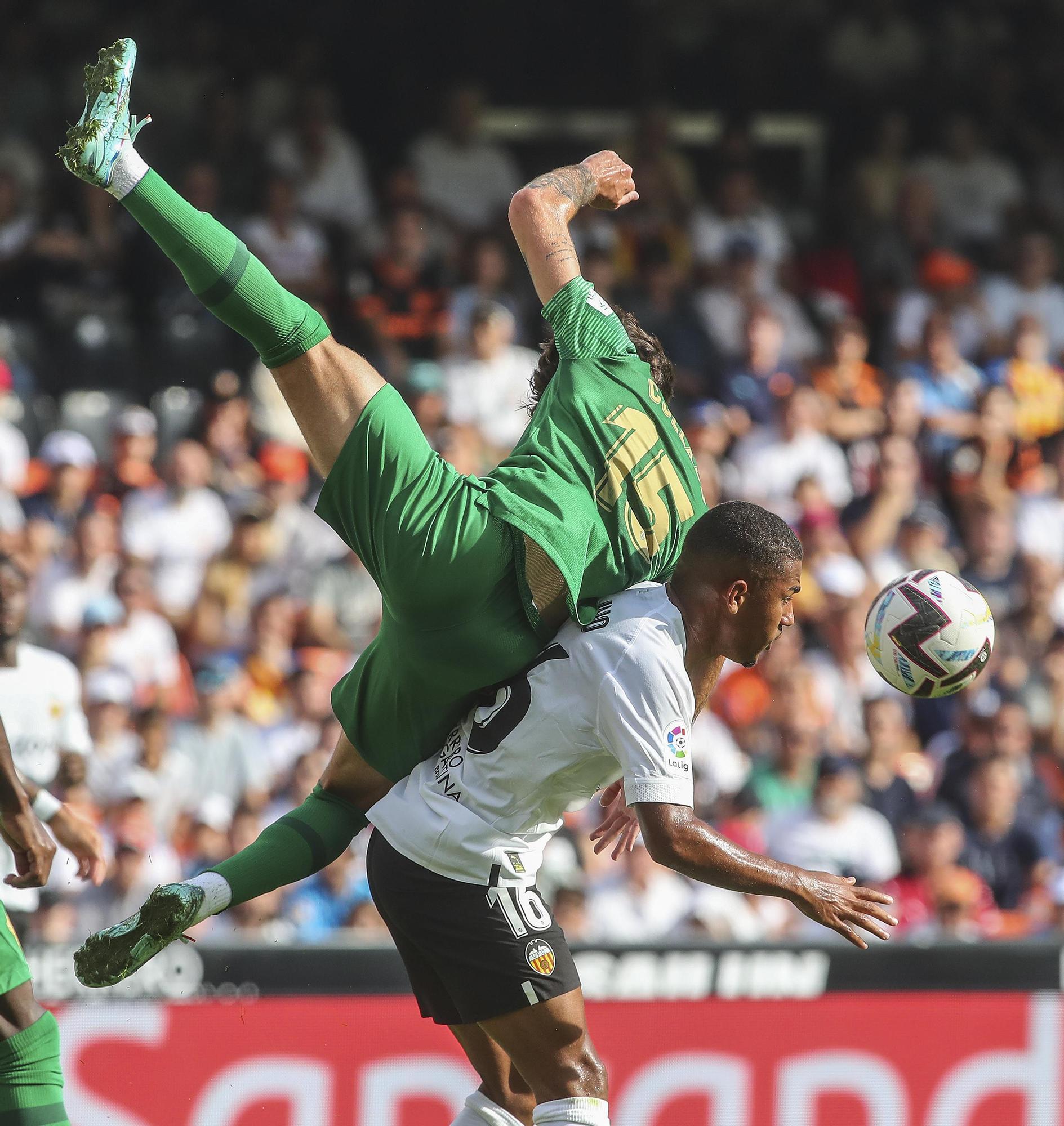 El empate entre el Valencia CF y el Elche en Mestalla, foto a foto