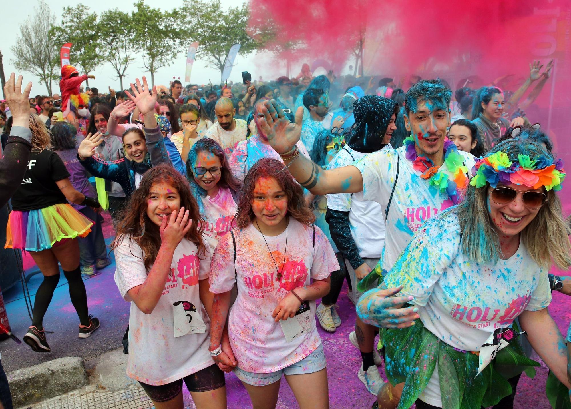 Samil se colorea con los miles de participantes de la Holi Run