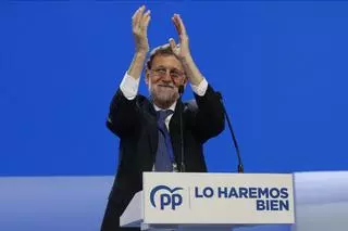 Aznar y Rajoy jalean a Feijóo y piden aprender de los errores de la última etapa