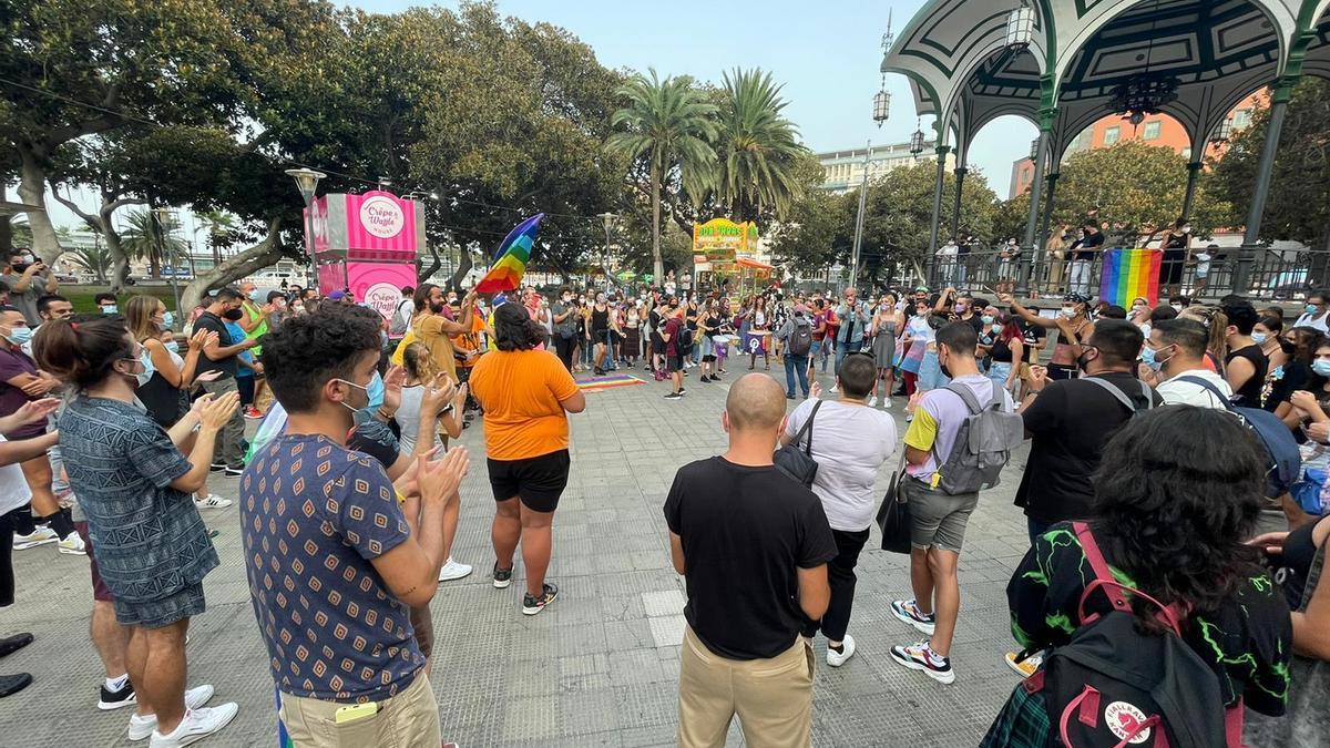 Manifestación en San Telmo en defensa del colectivo LGTBI.