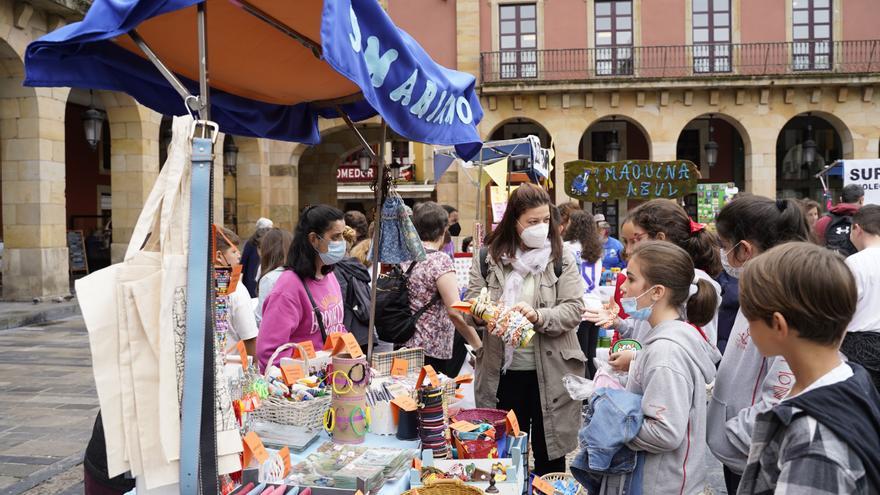 Las cooperativas escolares regresan a Gijón con un rotundo éxito: “Lo hemos vendido todo”