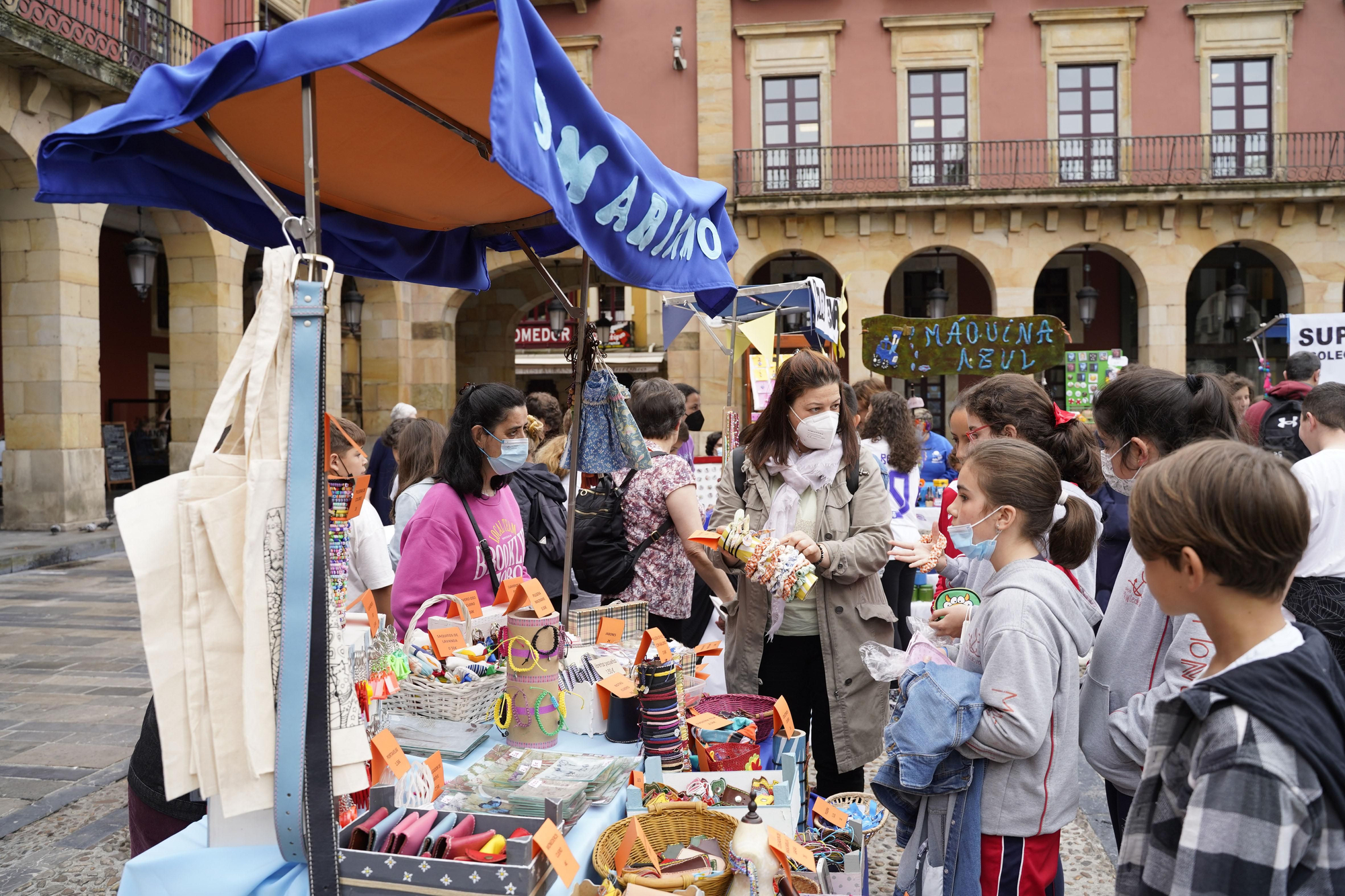 El mercado de cooperativas escolares de Gijón, en imagénes