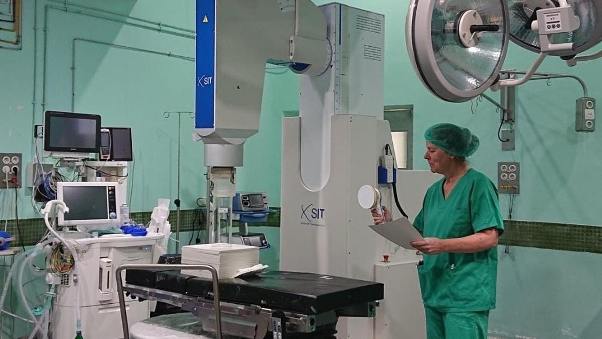 Medición en el quirófano del acelerador móvil contra el cáncer de mama.