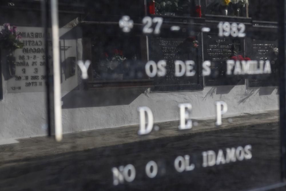 Día de Difuntos en el cementerio de Ceares, Gijón