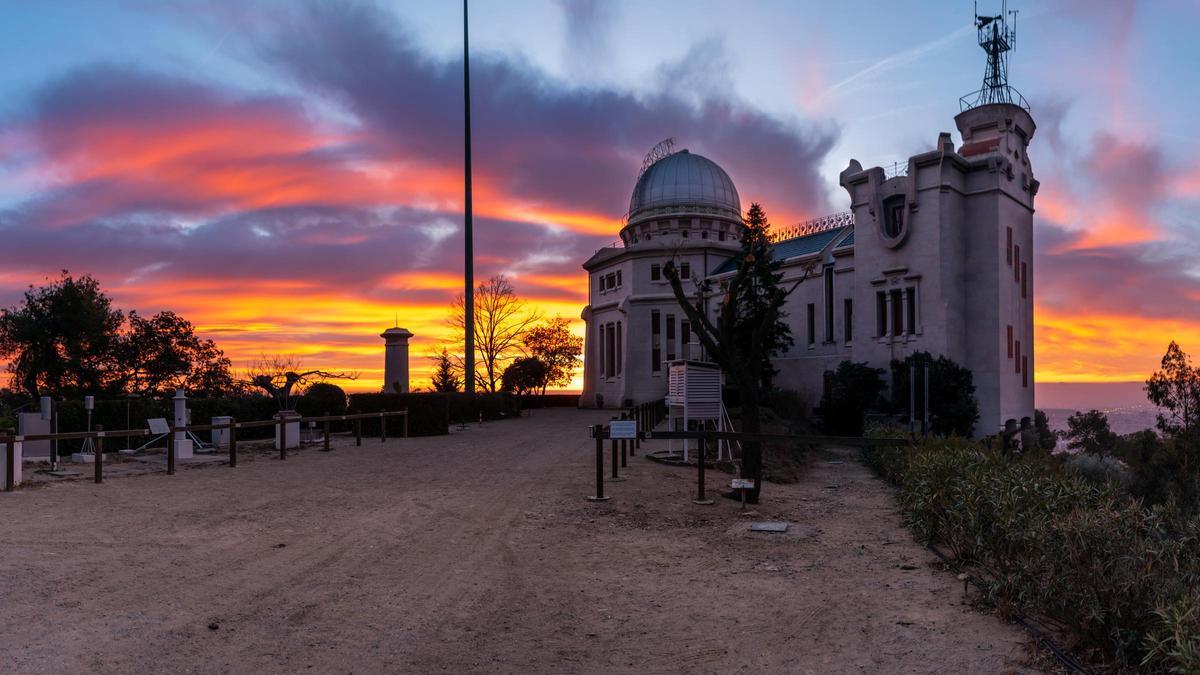 Última salida de Sol desde el observatorio Fabra, 31 de diciembre