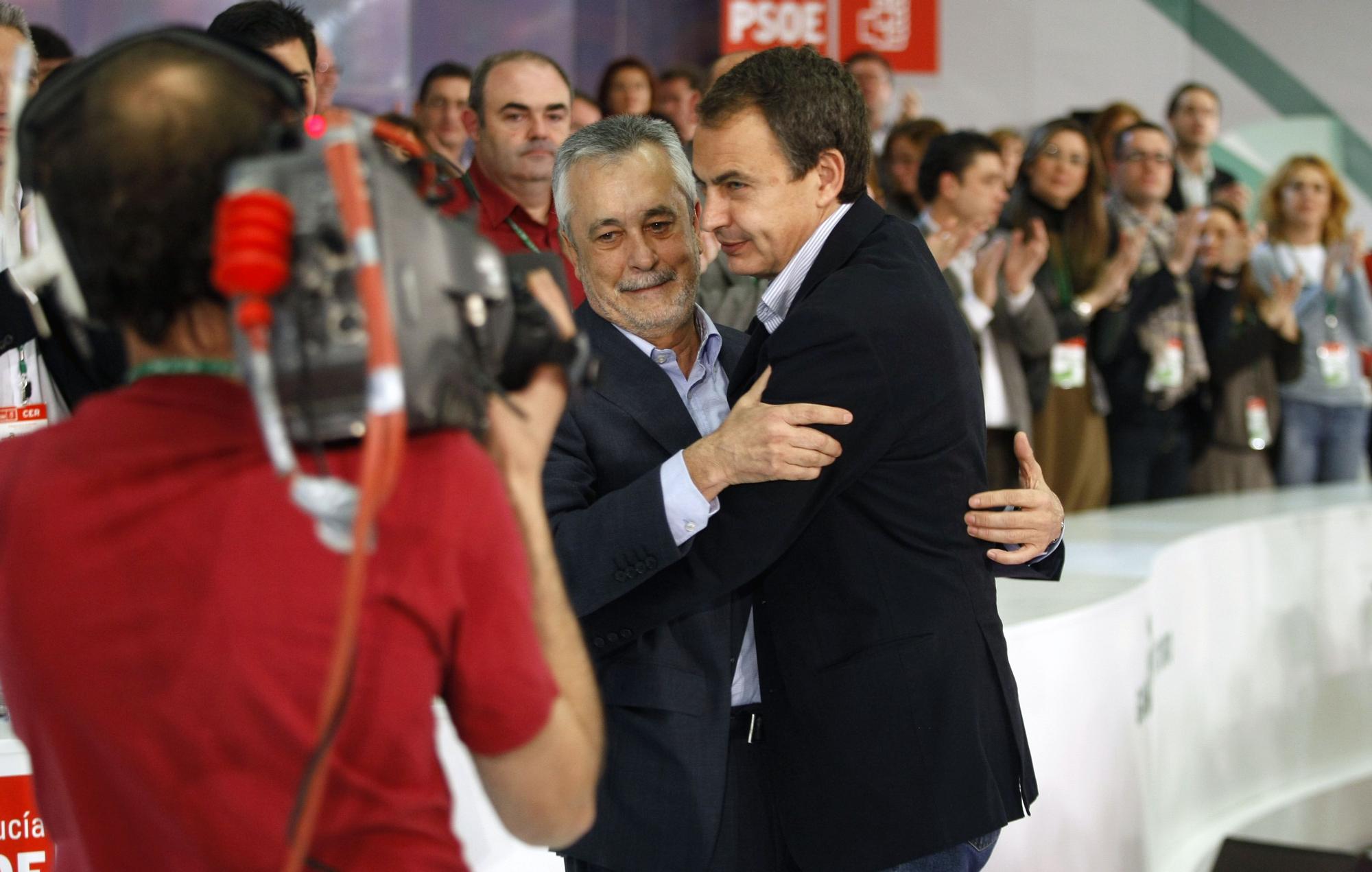 Sevilla 13-03-2010 Clausura del Congreso extraordinario del Psoe andaluz donde salio como nuevo secretario general, Jose Antonio Griñan, en la foto el Prsidente Zapatero felicita a Griñan.