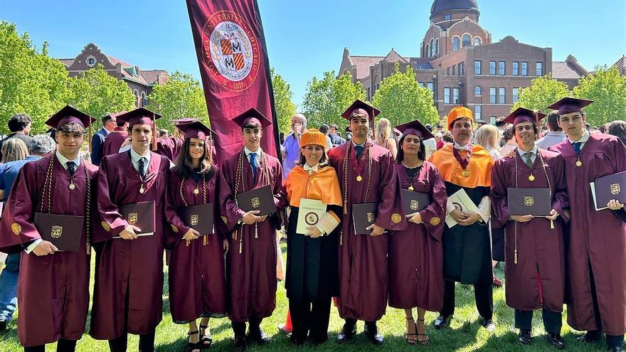 Estudiantes cordobeses del Dual Business Degree se gradúan en Loyola Chicago