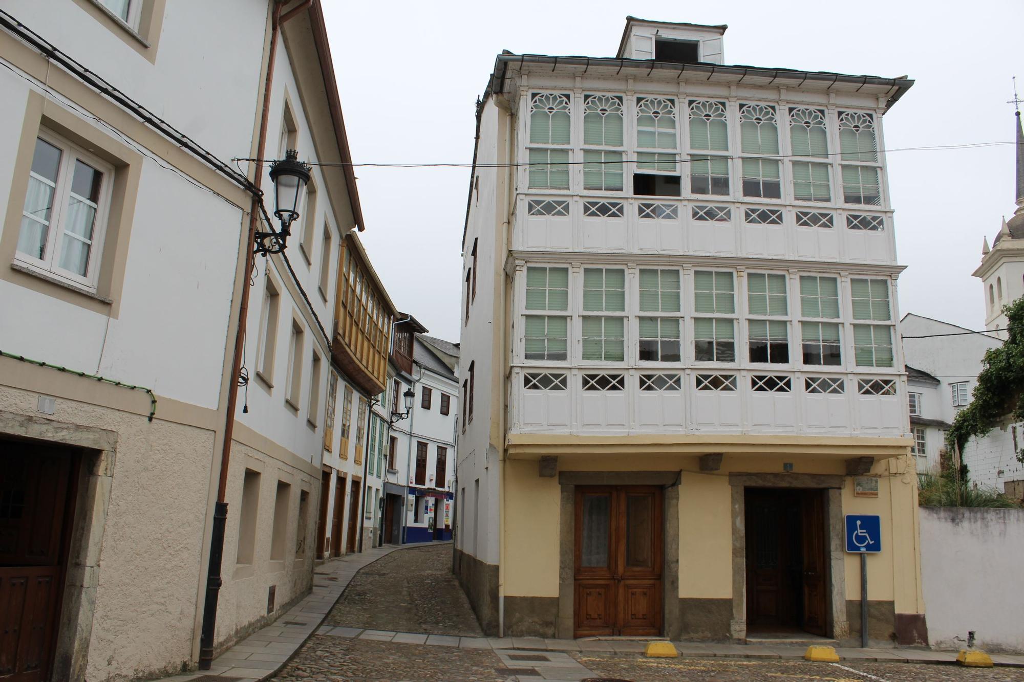 Castropol, un pueblo con el guapo subido, a la vera del Eo