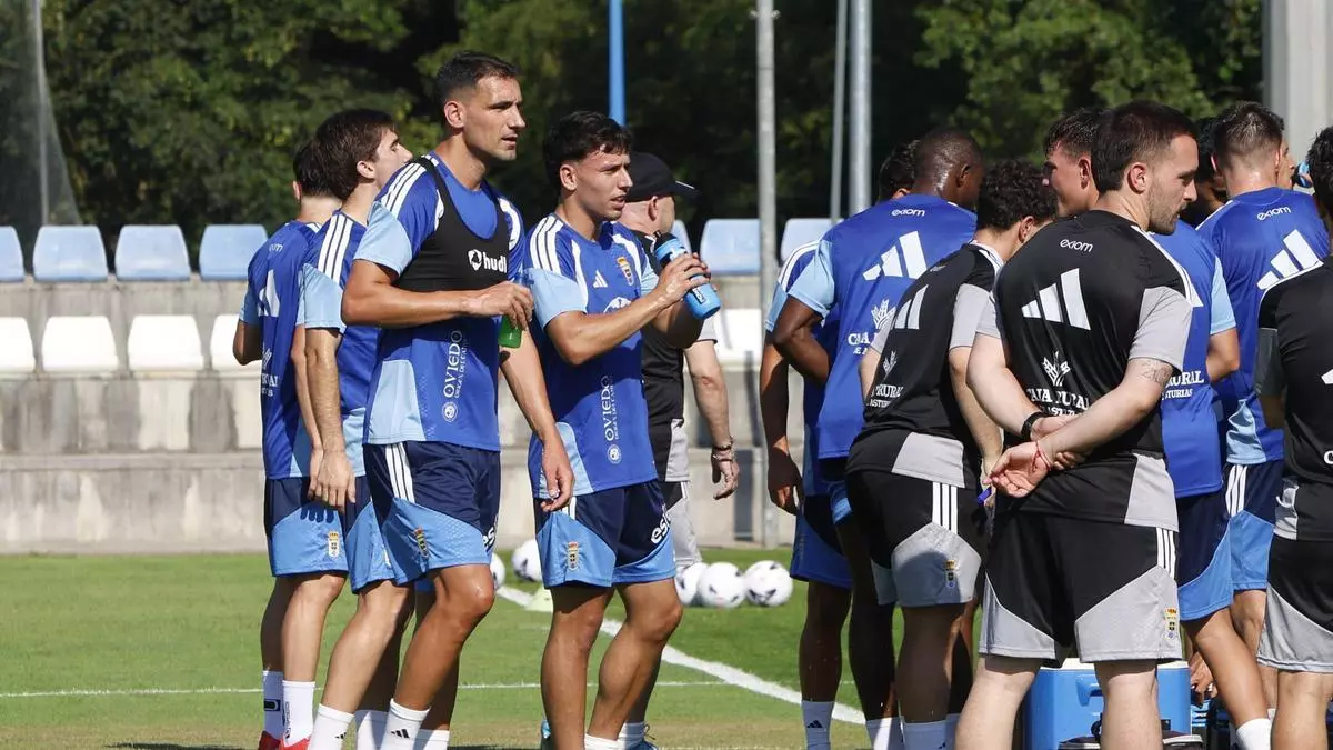 El Oviedo 26-27 echa a andar con un Calero muy intenso: “Disfruto de entrenar, disfruto de cada día”