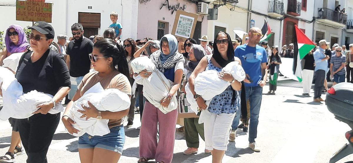 La marcha realizada por las calles de Orba